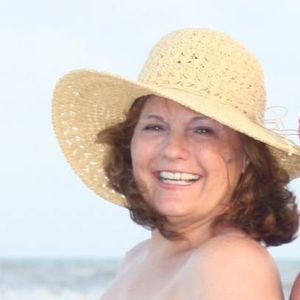 Meet your Posher, Debbie